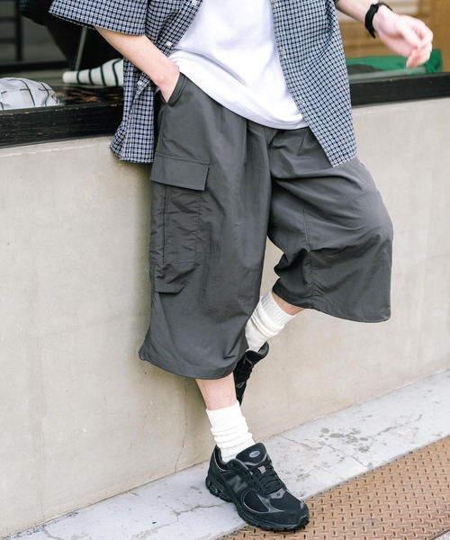 Rocky Monroe(ロッキーモンロー)の「膝下丈 ワンタック ナイロンワイドカーゴハーフパンツ(カーゴパンツ・メンズ・カーキ/チャコール/グレー/ブラック・XL/L/M)」の18枚目の写真