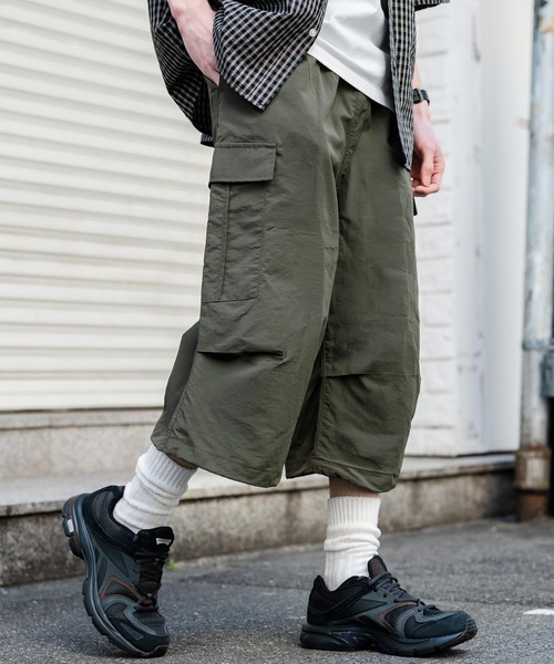 Rocky Monroe(ロッキーモンロー)の「膝下丈 ワンタック ナイロンワイドカーゴハーフパンツ(カーゴパンツ・メンズ・カーキ/チャコール/グレー/ブラック・XL/L/M)」の21枚目の写真