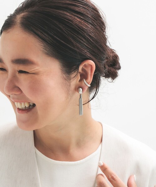 Demi-Luxe BEAMS（デミルクス ビームス）の「オーバル タッセル イヤリング（イヤリング・レディース・シルバー/ゴールド・ONE SIZE）」の3枚目の写真