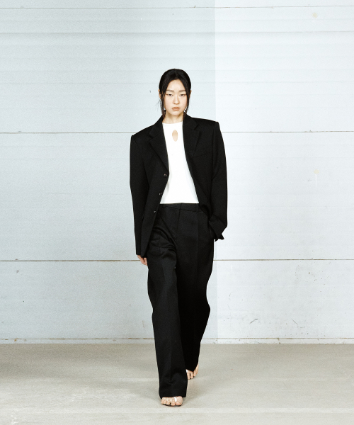 YUJI(ユジ)の「WOMENS YUJI SIGNATURE TROUSERS BLACK(スラックス・レディース・ブラック・SMALL/MEDIUM)」の2枚目の写真