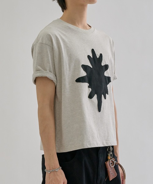 EPNK(イーピーエヌケー)の「Symbol applique Tee / シンボルアップリケT(Tシャツ/カットソー・メンズ・ブラック/ホワイト・SMALL/MEDIUM/LARGE)」の5枚目の写真