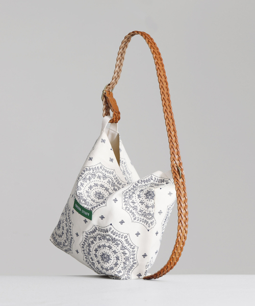 GREEN STUFF(グリーンスタッフ)の「belted bag B2 - paisley ivory(ショルダーバッグ・レディース・その他・FREE)」の2枚目の写真
