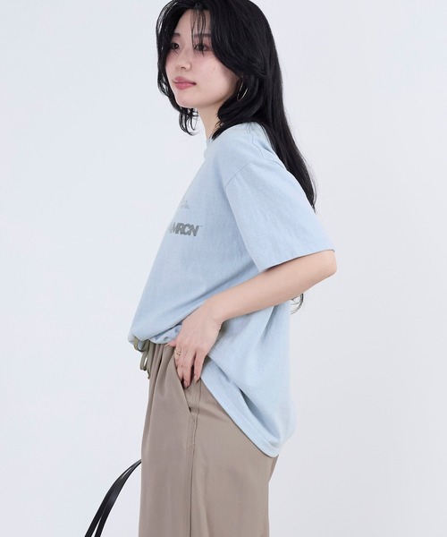 AMERICANA(アメリカーナ)の「【AMERICANA】ラフィー丸胴ロゴプリントTシャツ(Tシャツ/カットソー・レディース・オートミール/ブルー・FREE)」の4枚目の写真