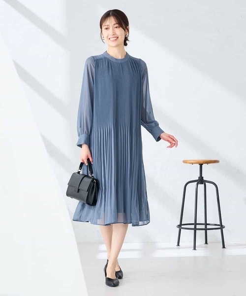 a.v.v（アーヴェヴェ）の「【WEB限定】ランダムプリーツワンピース（ワンピース・レディース・ブルー/ネイビー・36/38/42/40）」の3枚目の写真