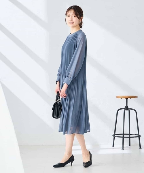 a.v.v（アーヴェヴェ）の「【WEB限定】ランダムプリーツワンピース（ワンピース・レディース・ブルー/ネイビー・36/38/42/40）」の5枚目の写真