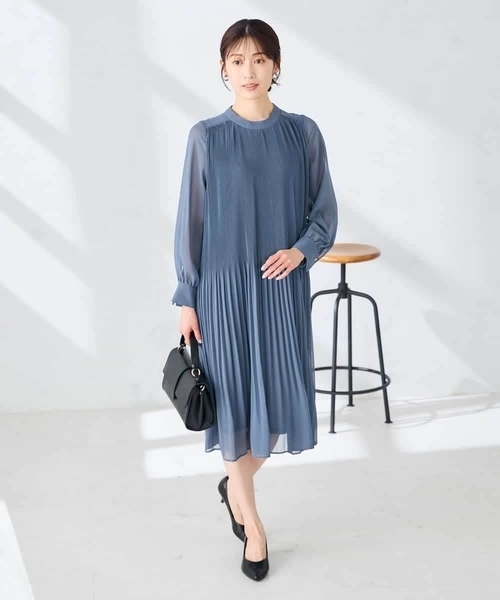 a.v.v（アーヴェヴェ）の「【WEB限定】ランダムプリーツワンピース（ワンピース・レディース・ブルー/ネイビー・36/38/42/40）」の6枚目の写真