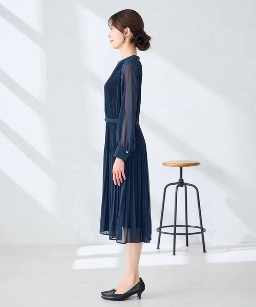 a.v.v（アーヴェヴェ）の「【WEB限定】ランダムプリーツワンピース（ワンピース・レディース・ブルー/ネイビー・36/38/42/40）」の17枚目の写真