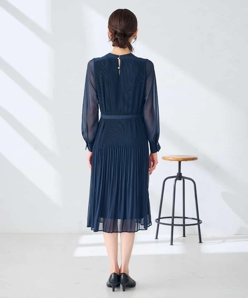 a.v.v（アーヴェヴェ）の「【WEB限定】ランダムプリーツワンピース（ワンピース・レディース・ブルー/ネイビー・36/38/42/40）」の18枚目の写真