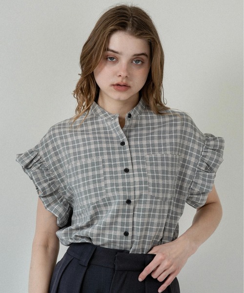 lawgy(ラウジー)の「band collar balloon sleeve tops / バンドカラーバルーンスリーブトップス(その他トップス・レディース・ベージュ系/ブルー/ブラック・FREE)」の2枚目の写真