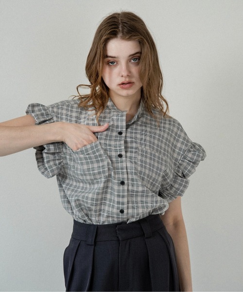 lawgy(ラウジー)の「band collar balloon sleeve tops / バンドカラーバルーンスリーブトップス(その他トップス・レディース・ベージュ系/ブルー/ブラック・FREE)」の17枚目の写真