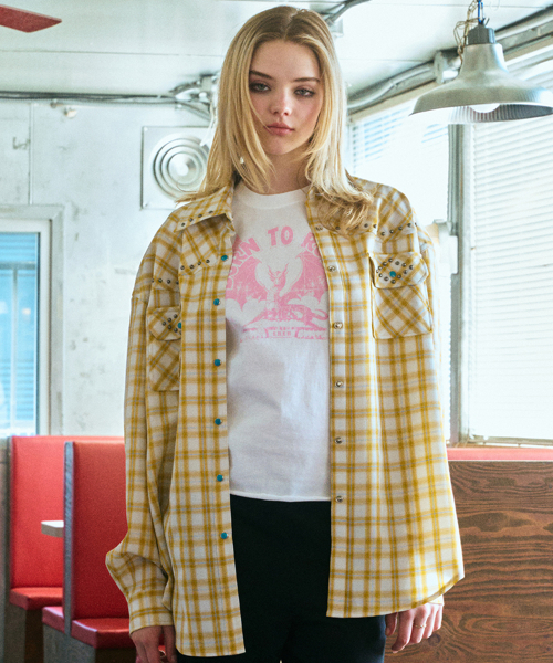 ERER(エルエル)の「Oversized Sheer Studded Check Shirt Yellow(シャツ/ブラウス・レディース・イエロー・F)」の4枚目の写真