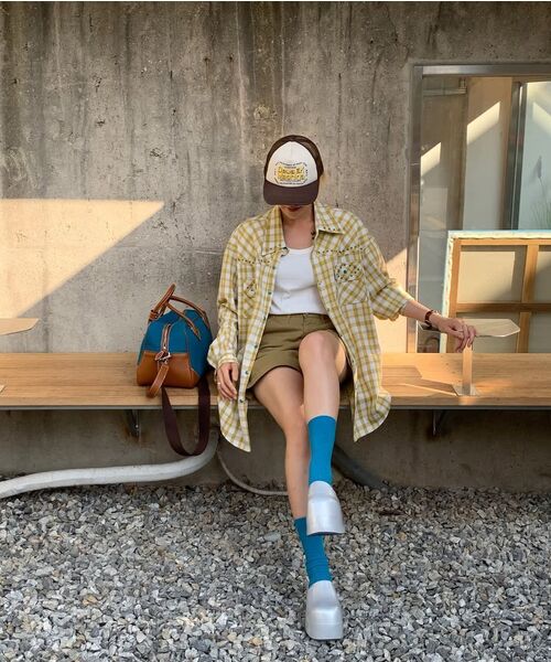 ERER(エルエル)の「Oversized Sheer Studded Check Shirt Yellow(シャツ/ブラウス・レディース・イエロー・F)」の2枚目の写真