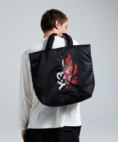 Y-3(ワイスリー)の「Y-3 GRAPHIC TOTE BAG(トートバッグ・メンズ・ブラック・ONE SIZE)」の2枚目の写真