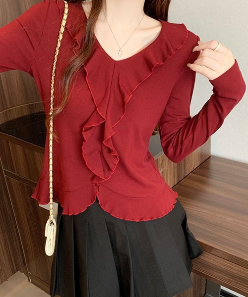 2ly2(トゥーリートゥー)の「フリルデザイン Vネック ペプラムトップス / フェミニン フリルカットソー(Tシャツ/カットソー・レディース・ボルドー/パープル/ブラック/ベージュ・FREE)」の1枚目の写真