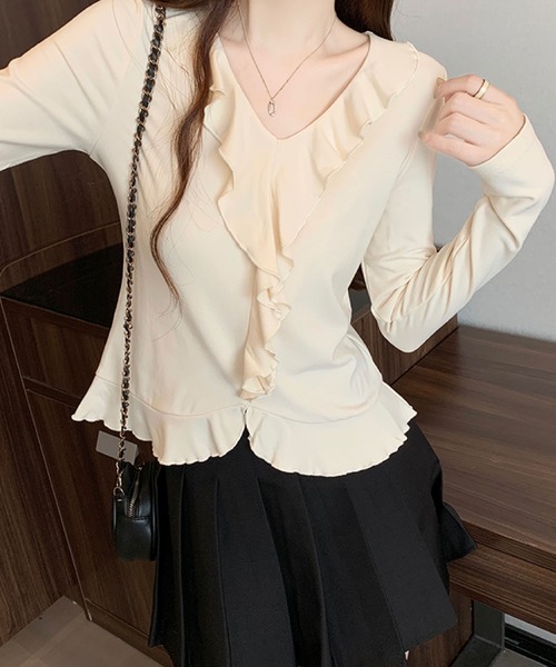 2ly2(トゥーリートゥー)の「フリルデザイン Vネック ペプラムトップス / フェミニン フリルカットソー(Tシャツ/カットソー・レディース・ボルドー/パープル/ブラック/ベージュ・FREE)」の9枚目の写真