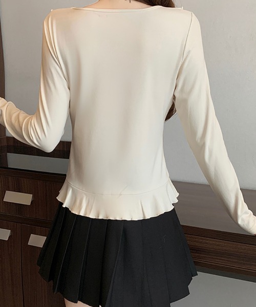 2ly2(トゥーリートゥー)の「フリルデザイン Vネック ペプラムトップス / フェミニン フリルカットソー(Tシャツ/カットソー・レディース・ボルドー/パープル/ブラック/ベージュ・FREE)」の11枚目の写真