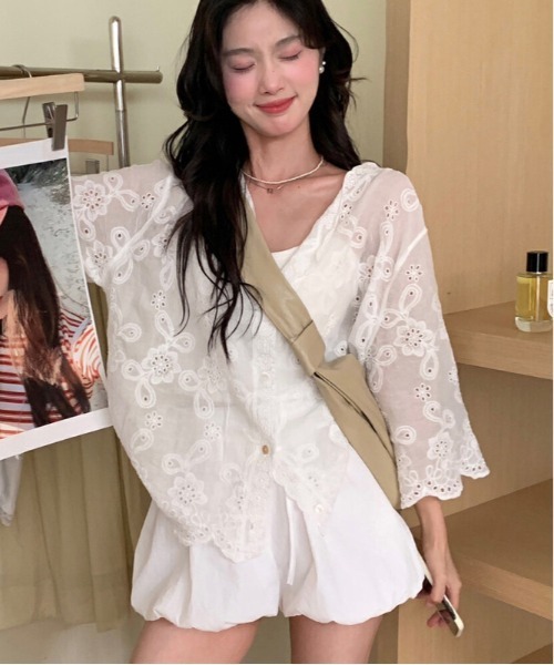 gossip!ロサンゼルス(ゴシップロサンゼルス)の「【Y2Kガーリー】レース刺繍シアーデザインブラウス(紫外線対策)(Tシャツ/カットソー・レディース・ホワイト・M)」の7枚目の写真