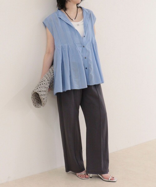 fredy emue(フレディエミュ)の「綿シルクタックフレアーフレンチブラウス(シャツ/ブラウス・レディース・チャコールグレー/キナリ/オレンジ/サックスブルー・38)」の17枚目の写真