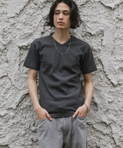 AVIREX(アヴィレックス)の「AVIREX/アビレックス DAILY S/S RIB V NECK TEE デイリー 半袖 リブ Vネック Tシャツ タイト スリムフィット メンズ レディース 秋 秋服 2026年秋冬(Tシャツ/カットソー・メンズ・ホワイト/ブラック/グレー/オリーブ/ロイヤルブルー/チャコール・S/M/L)」の4枚目の写真