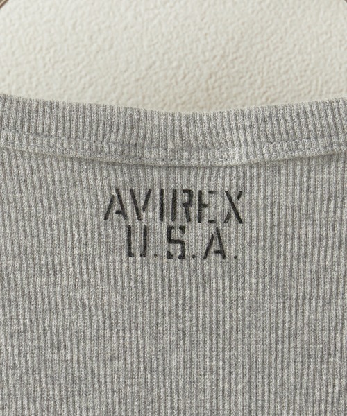 AVIREX(アヴィレックス)の「AVIREX/アビレックス DAILY S/S RIB V NECK TEE デイリー 半袖 リブ Vネック Tシャツ タイト スリムフィット メンズ レディース 秋 秋服 2026年秋冬(Tシャツ/カットソー・メンズ・ホワイト/ブラック/グレー/オリーブ/ロイヤルブルー/チャコール・S/M/L)」の22枚目の写真