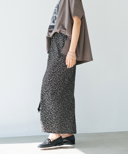 IENA(イエナ)の「《追加2/セットアップ対応》ソフトヴィンテージフラワースカート(スカート・レディース・ブラック・38/36)」の14枚目の写真