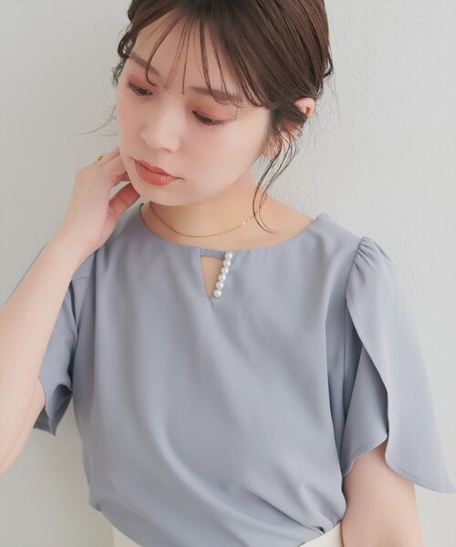 Pearl design flared half‑sleeve blouse — блуза с жемчужным декором, расклешенные рукава