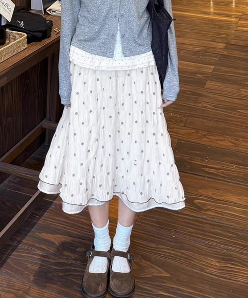 AMAJI(アマジ)の「ドット柄 ジャガード メロウフリル Aラインスカート(スカート・レディース・ベージュ・SMALL/MEDIUM/LARGE/X-LARGE)」の2枚目の写真