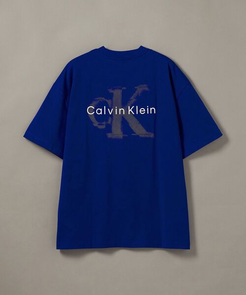 Calvin Klein(カルバン・クライン)の「Tシャツ - オーバーサイズエンボスショートスリーブTシャツ(Tシャツ/カットソー・メンズ・ダークブルー・S/M/L)」の4枚目の写真