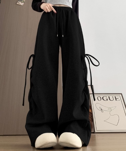 Mejoul(メジュール)の「【2026秋冬新作】サイドギャザーリボンカーブスウェットパンツ(スウェットパンツ・レディース・ブラック/ダークグレー/ライトグレー/グレー・M/S)」の2枚目の写真