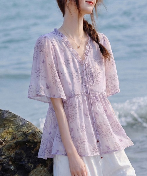 ONEP STAR(ワンピスター)の「花柄Vネックペプラムブラウス(シャツ/ブラウス・レディース・パープル・MEDIUM/LARGE/X-LARGE)」の4枚目の写真