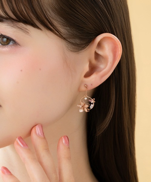 LA MUe(ラミュー)の「【LA MUE】日本製 パール フラワー×バタフライ サークル ピアス(ピアス(両耳用)・レディース・ラベンダー/ピンク/グリーン/ブルー・FREE)」の7枚目の写真