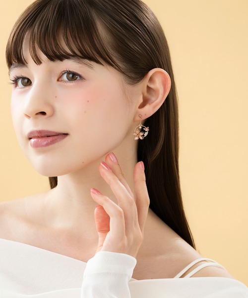 LA MUe(ラミュー)の「【LA MUE】日本製 パール フラワー×バタフライ サークル ピアス(ピアス(両耳用)・レディース・ラベンダー/ピンク/グリーン/ブルー・FREE)」の8枚目の写真