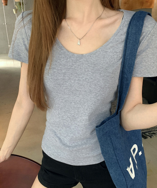 2ly2(トゥーリートゥー)の「Uネック コンパクト 半袖Tシャツ(Tシャツ/カットソー・レディース・ホワイト/ブラック/パープル/グレー/ブルー・FREE)」の4枚目の写真