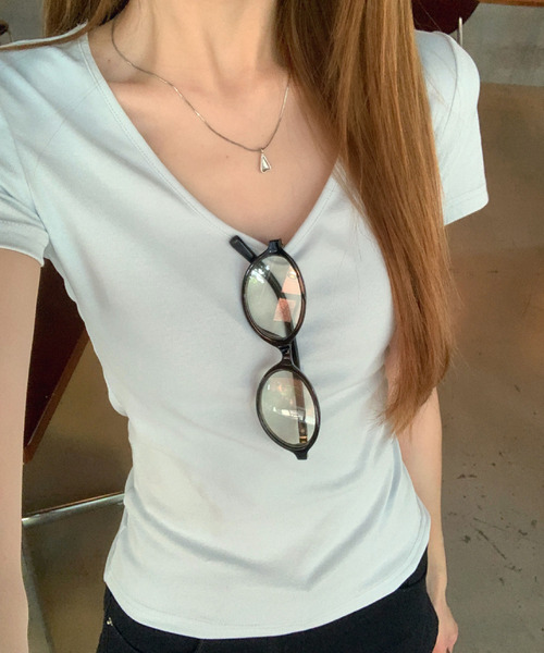 2ly2(トゥーリートゥー)の「Uネック コンパクト 半袖Tシャツ(Tシャツ/カットソー・レディース・ホワイト/ブラック/パープル/グレー/ブルー・FREE)」の5枚目の写真