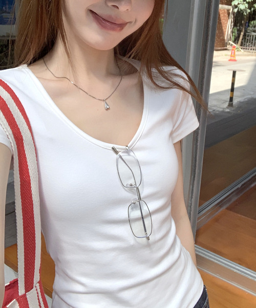 2ly2(トゥーリートゥー)の「Uネック コンパクト 半袖Tシャツ(Tシャツ/カットソー・レディース・ホワイト/ブラック/パープル/グレー/ブルー・FREE)」の15枚目の写真