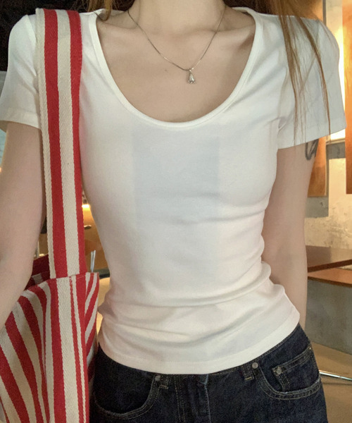 2ly2(トゥーリートゥー)の「Uネック コンパクト 半袖Tシャツ(Tシャツ/カットソー・レディース・ホワイト/ブラック/パープル/グレー/ブルー・FREE)」の7枚目の写真