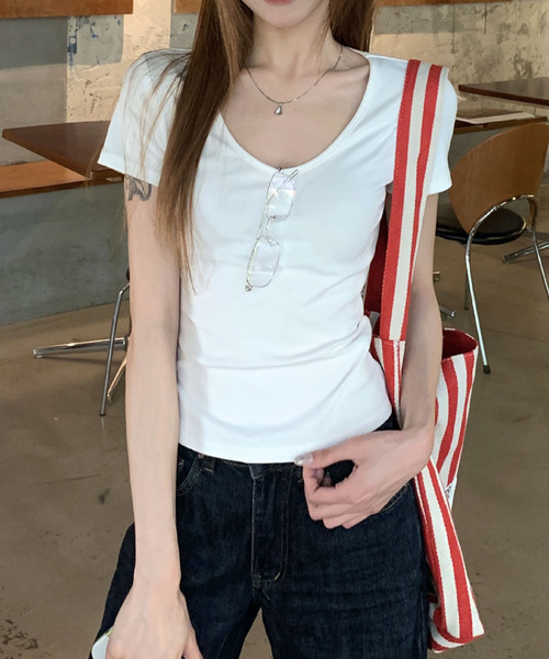 2ly2(トゥーリートゥー)の「Uネック コンパクト 半袖Tシャツ(Tシャツ/カットソー・レディース・ホワイト/ブラック/パープル/グレー/ブルー・FREE)」の10枚目の写真