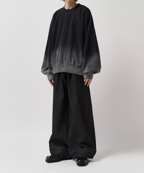 Lui's(ルイス)の「【Neucon】GRADATION BLEACH OVER SWEAT / グラデーションブリーチオーバースウェットプルオーバー(スウェット・メンズ・グレー/ブラック・2/1)」の4枚目の写真