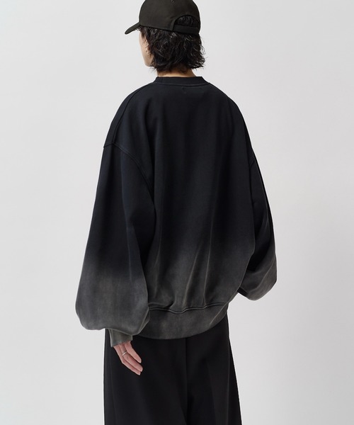 Lui's(ルイス)の「【Neucon】GRADATION BLEACH OVER SWEAT / グラデーションブリーチオーバースウェットプルオーバー(スウェット・メンズ・グレー/ブラック・2/1)」の12枚目の写真