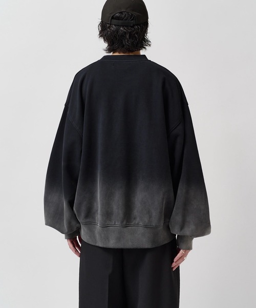 Lui's(ルイス)の「【Neucon】GRADATION BLEACH OVER SWEAT / グラデーションブリーチオーバースウェットプルオーバー(スウェット・メンズ・グレー/ブラック・2/1)」の13枚目の写真