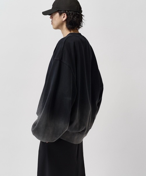 Lui's(ルイス)の「【Neucon】GRADATION BLEACH OVER SWEAT / グラデーションブリーチオーバースウェットプルオーバー(スウェット・メンズ・グレー/ブラック・2/1)」の11枚目の写真
