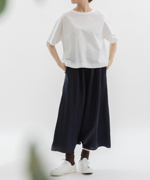 nop de nod(ノップドゥノッド)の「ぐるぐるプリント布帛半袖Tシャツ(Tシャツ/カットソー・レディース・ネイビー/ブラック/オフホワイト・M)」の4枚目の写真
