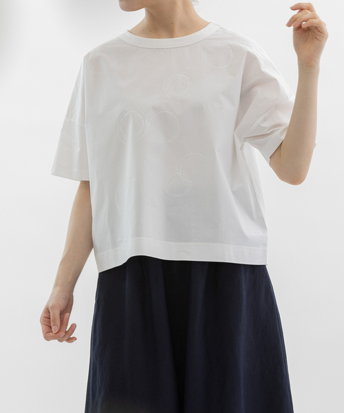 nop de nod(ノップドゥノッド)の「ぐるぐるプリント布帛半袖Tシャツ(Tシャツ/カットソー・レディース・ネイビー/ブラック/オフホワイト・M)」の7枚目の写真