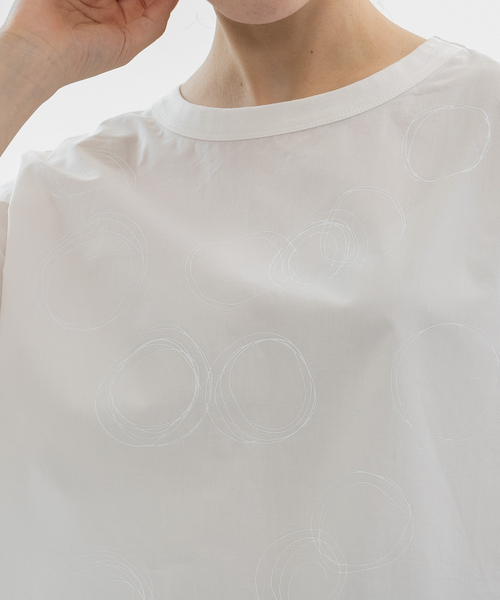 nop de nod(ノップドゥノッド)の「ぐるぐるプリント布帛半袖Tシャツ(Tシャツ/カットソー・レディース・ネイビー/ブラック/オフホワイト・M)」の9枚目の写真