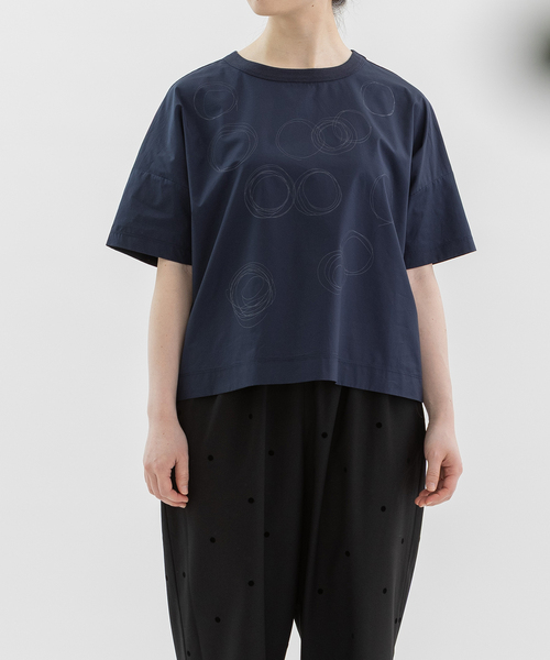 nop de nod(ノップドゥノッド)の「ぐるぐるプリント布帛半袖Tシャツ(Tシャツ/カットソー・レディース・ネイビー/ブラック/オフホワイト・M)」の14枚目の写真