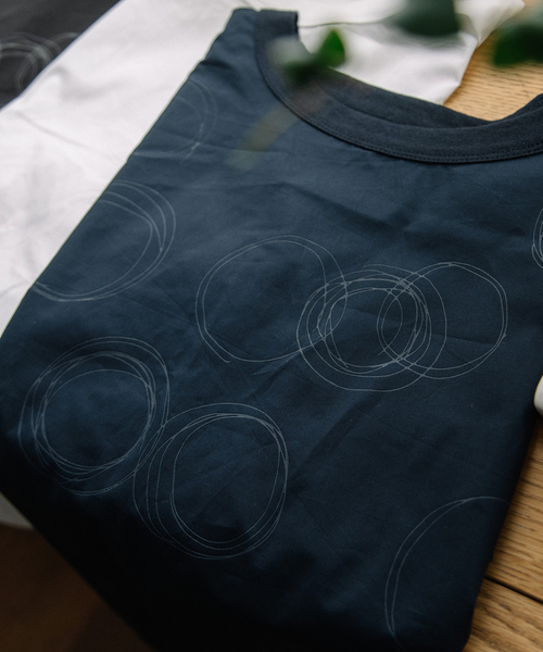 nop de nod(ノップドゥノッド)の「ぐるぐるプリント布帛半袖Tシャツ(Tシャツ/カットソー・レディース・ネイビー/ブラック/オフホワイト・M)」の18枚目の写真