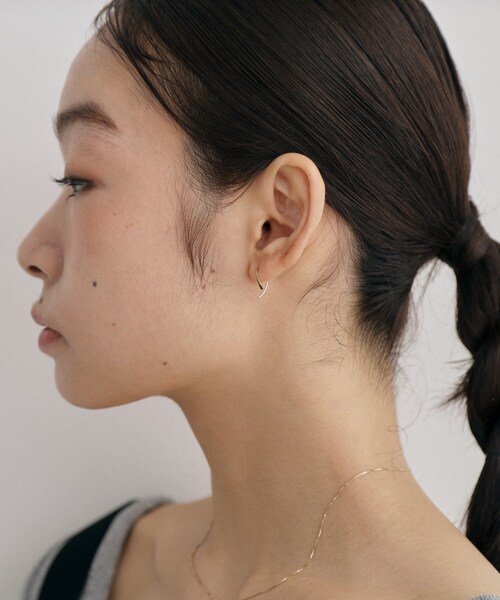 COCOSHNIK ONKITSCH（ココシュニックオンキッチュ）の「K10プレートフック スモールマーキスピアス（ピアス（両耳用）・レディース・イエローゴールド・00）」の7枚目の写真