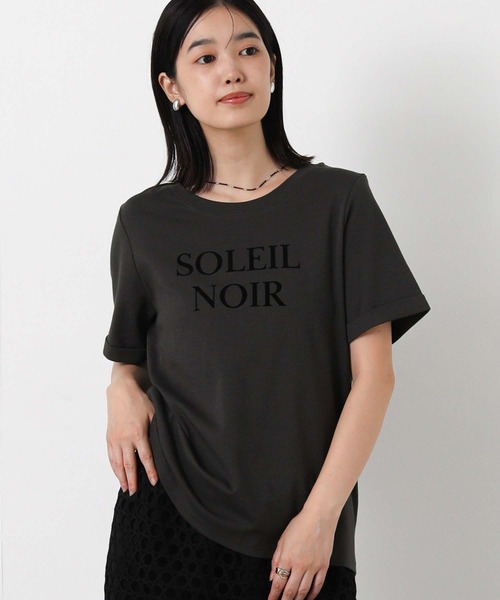 Gready Brilliant(グレディブリリアン)の「トリケアフロッキーロゴTシャツ(Tシャツ/カットソー・レディース・ホワイト/チャコールグレー・38)」の2枚目の写真
