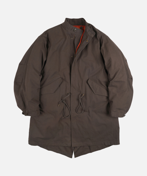 FRIZMWORKS(フリズムワークス)の「VINCENT M1965 FISHTAIL PARKA 004 _ BROWN(ミリタリージャケット・メンズ・その他・X-LARGE/SMALL/MEDIUM/LARGE)」の2枚目の写真
