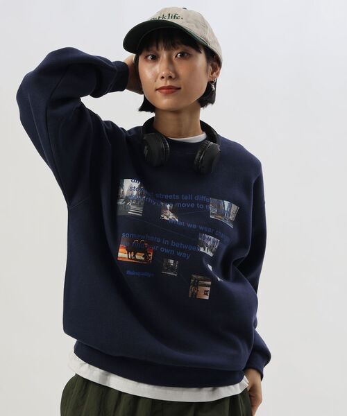 FFEIN(フェイン)の「【FFEIN(フェイン)】ヘビーウエイトエディトリアルロゴスウェット / スウェット クルーネック フォトプリント 裏起毛 ユニセックス(スウェット・メンズ・ダークネイビー/アッシュグレー/ダークブラウン/ブラック/バーガンディー・MEDIUM/SMALL/LARGE)」の9枚目の写真